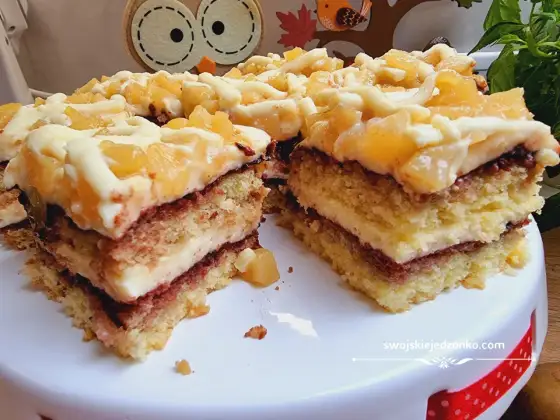 Szybkie ciasto z gruszkami i budyniem, miękkie i waniliowe
